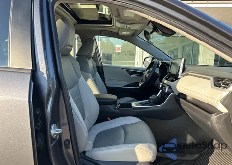 2022 Toyota Rav4 Xle Premium z USA, uszkodzony, nr VIN 2T3A1RFV8NW289009